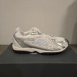 New Balance White and Silver Sneakers Wonens 204l